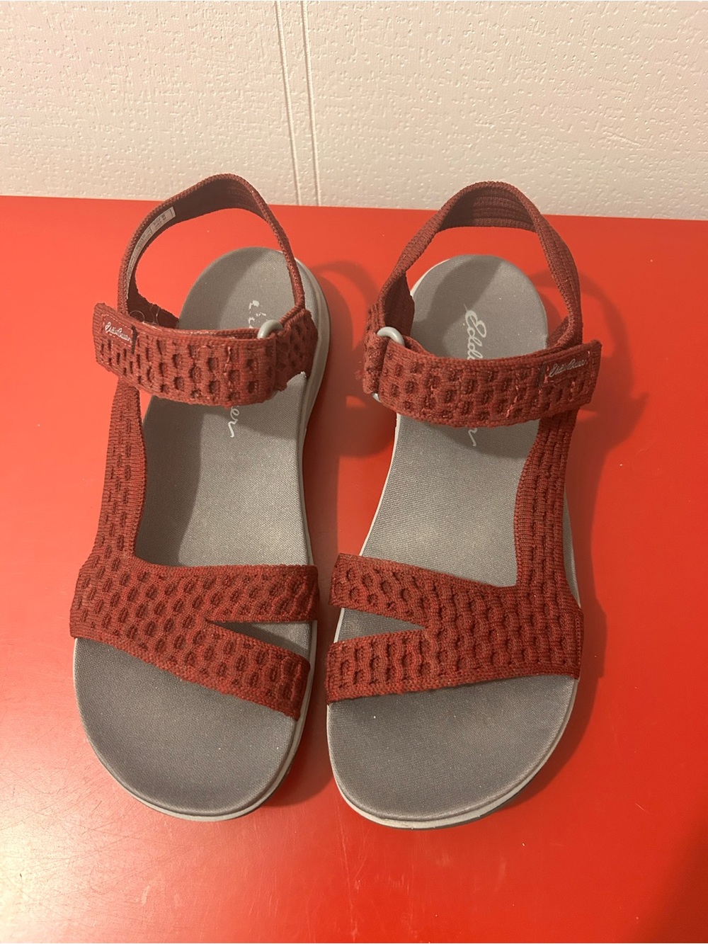 Eddie Bauer Size 9 Womens Flexion Burgundy Sandals